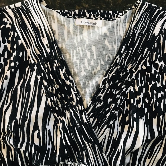 Calvin Klein Short Sleeve Top ⭐️SALE 3/$20⭐️ - Picture 4 of 4